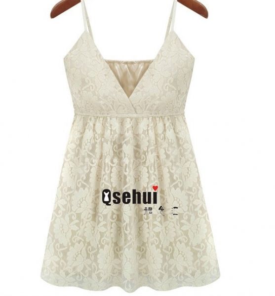 Blusa rendada decote em v profundo